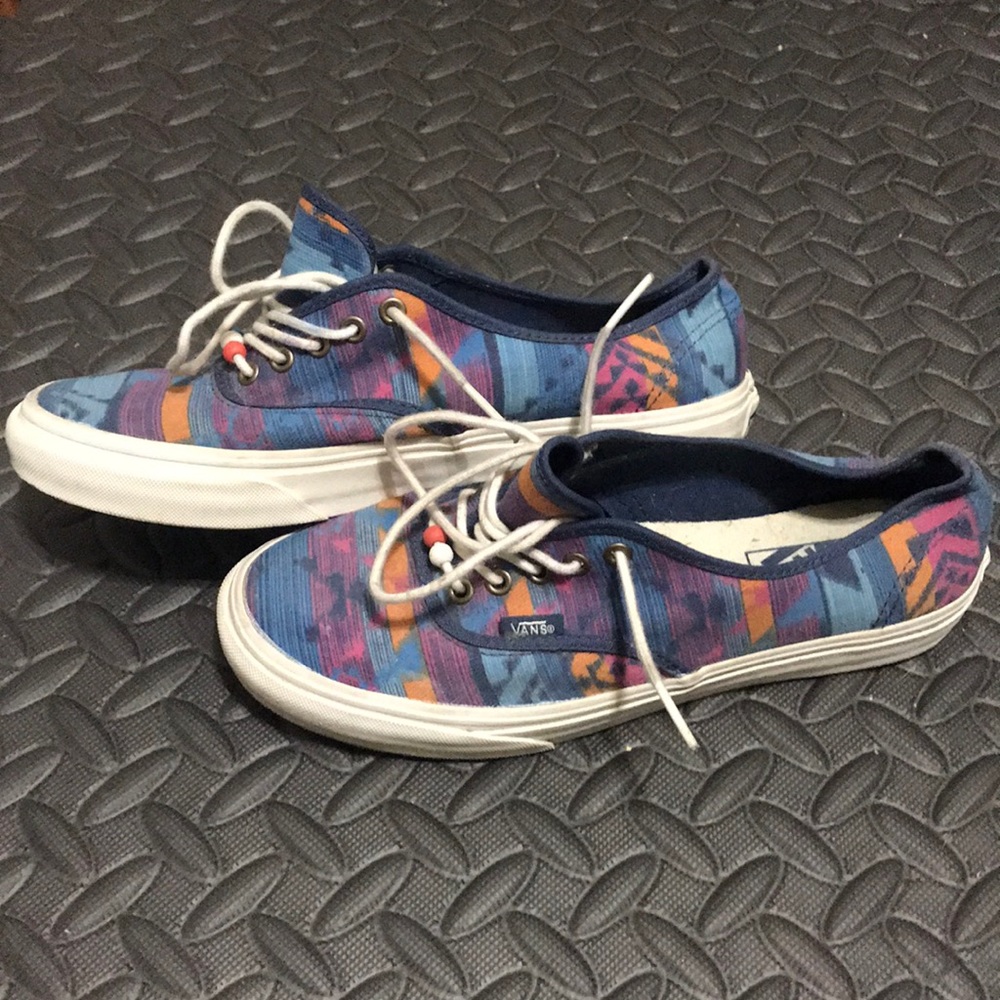 Vans woman’s 8 men 6.5